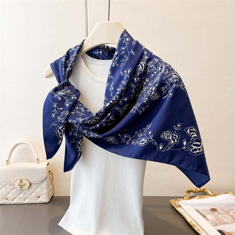 Sciarpa quadrata vintage di lu - Ascot Neck Scarf recensione e prezzo