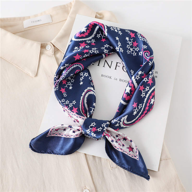 Foulard quadrato di lusso in s - Silk Neck Scarf recensione e prezzo