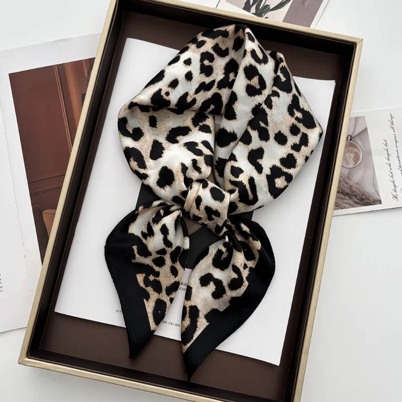 Sciarpa al collo in raso femmi - Ascot Neck Scarf recensione e prezzo